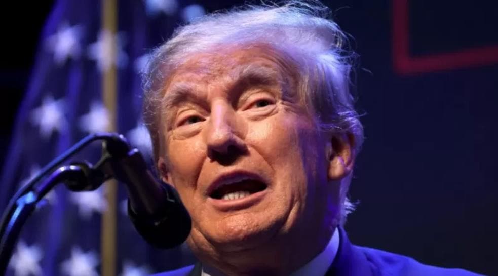 Трамп өөрийг нь мягмар гарагт баривчилна гэв