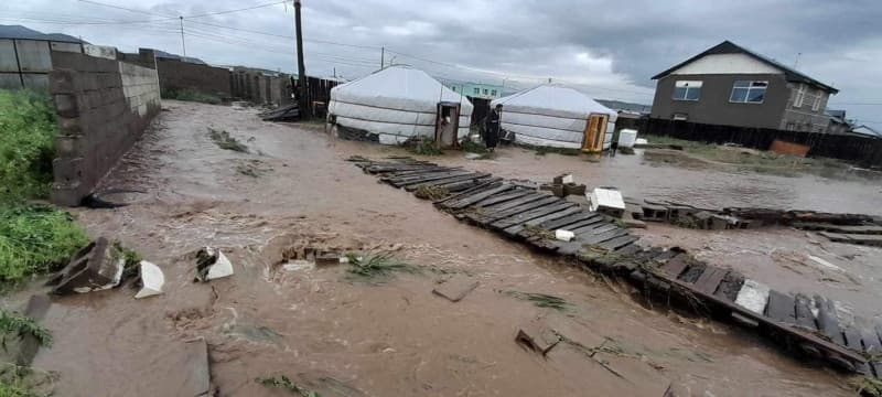 Өнгөрсөн хоногт үерт боогдсон, усанд автсан гэх 19 дуудлага иржээ