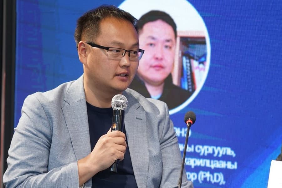 "Ганцмод-Гашуунсухайтын төмөр зам холболтын хэлэлцээг хийх зоригтой улс төрч байна уу?"