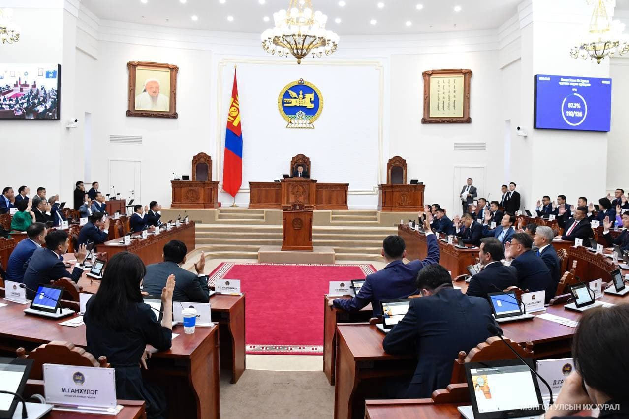 Төсвийн тухай хуульд өөрчлөлт оруулахыг ЯАРАЛТАЙ хэлэлцэхийг гишүүд дэмжлээ
