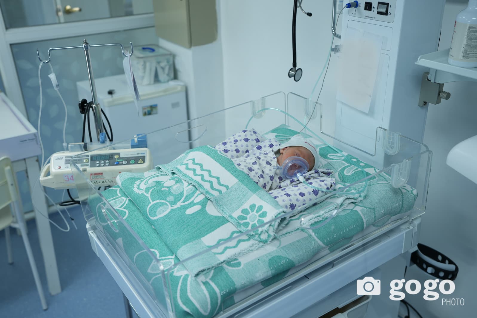 Бүтэлттэй төрсөн нярайг эрт эмчлэх тархи хөргөх эмчилгээг Монголд нэвтрүүллээ