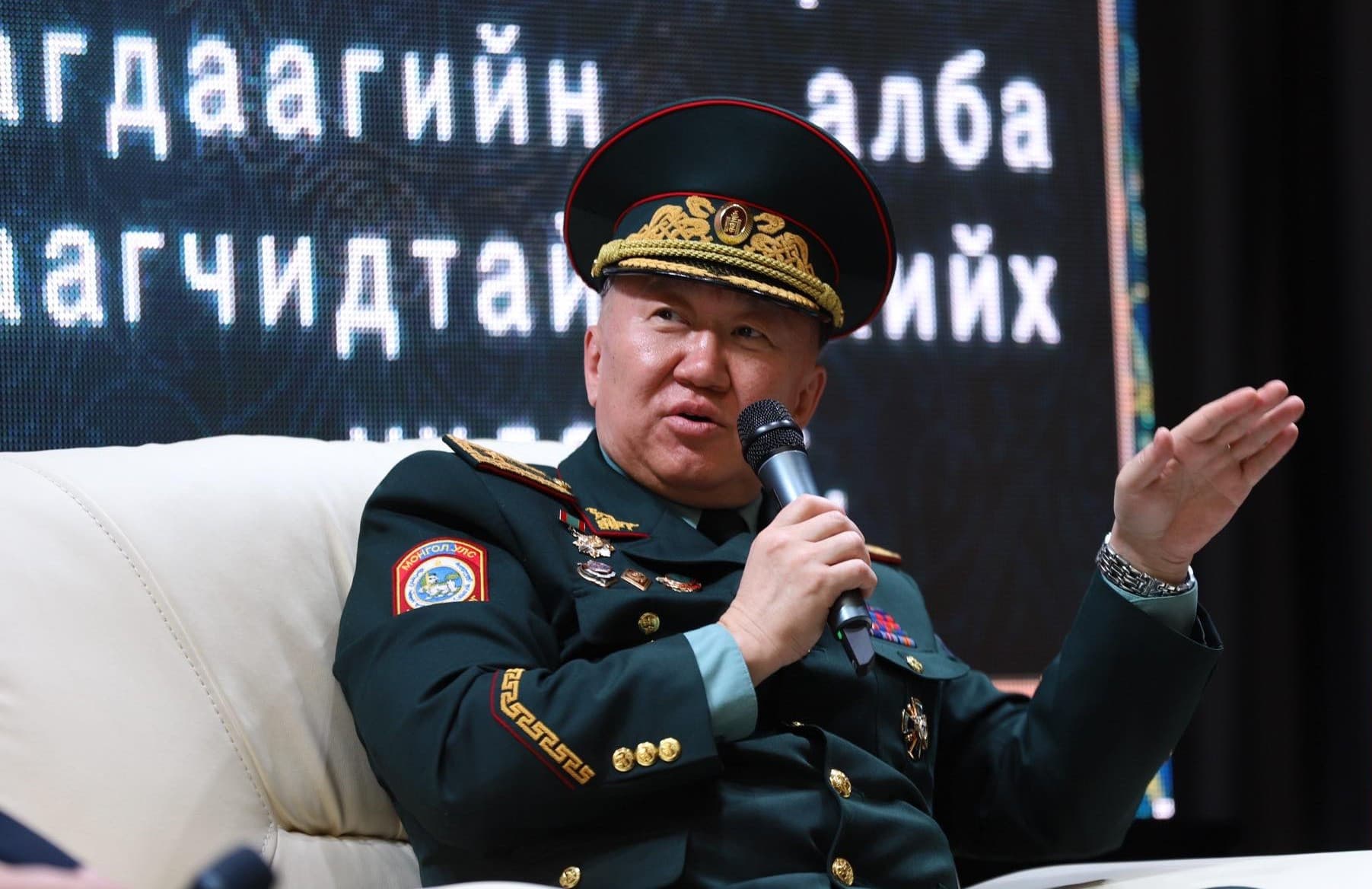 Дотоодын цэргийн штабын дарга Р.Чингисийг үүрэгт ажлаас нь чөлөөлжээ