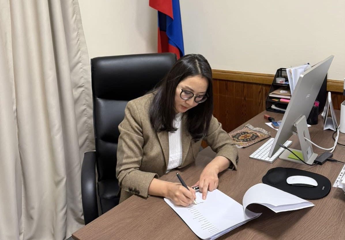 Засгийн газрыг огцруулах саналд Ж.Баярмаа гишүүн гарын үсэг зурлаа