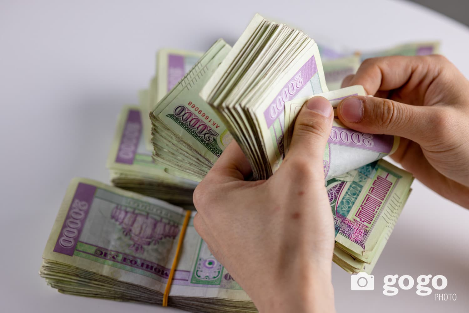 Ажиллаагүй хүнд улсын төсвөөс ₮24,000,000 цалин олгожээ