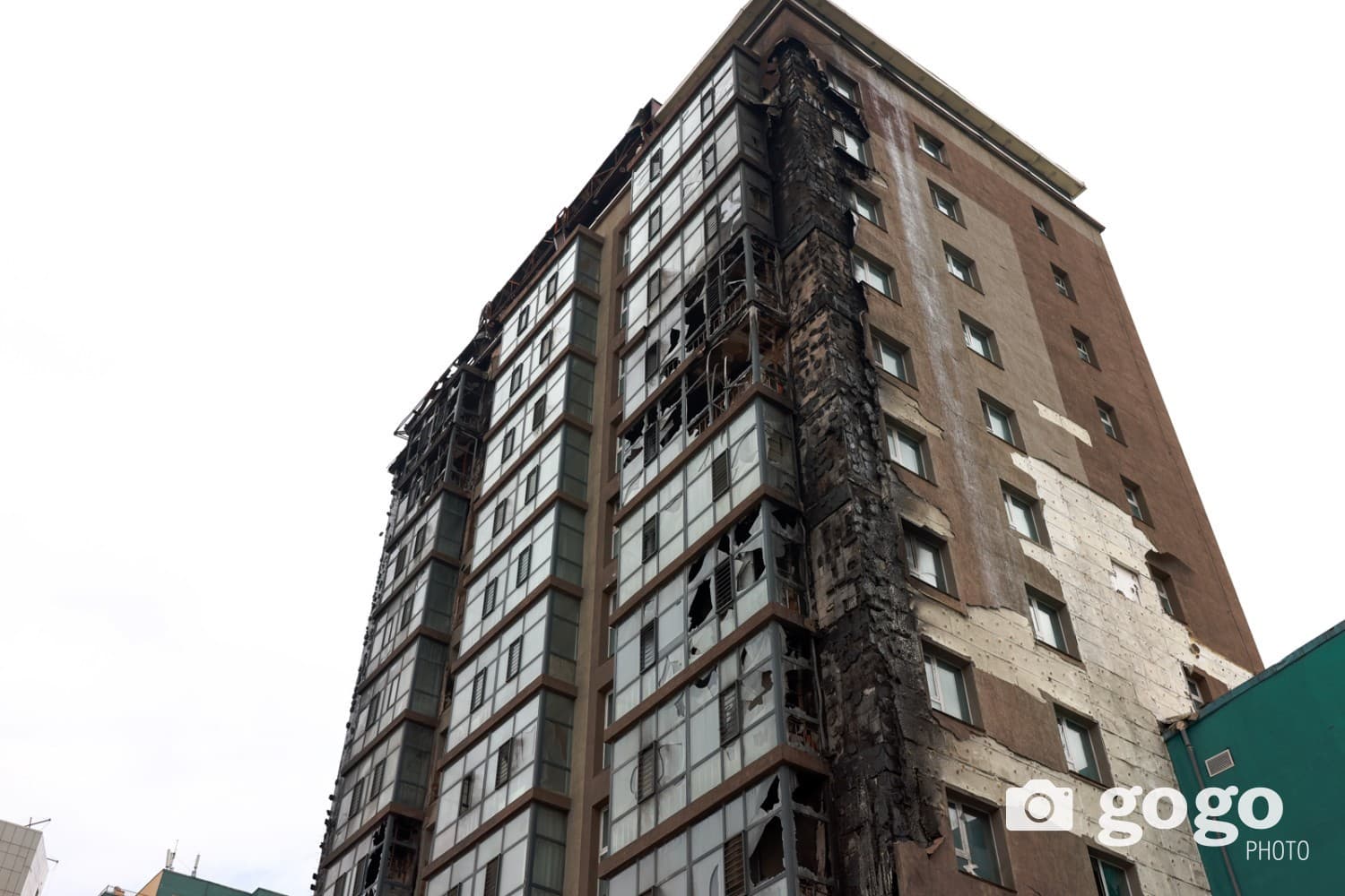 Дэлбэрэлтэд өртсөн 207 дугаар байрыг буулгах ажил эхэлжээ