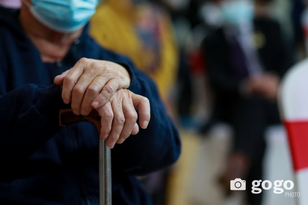 Ахмадууд тэтгэврийн доод хэмжээг 1.5 сая төгрөг болгохыг шаардаж жагсав