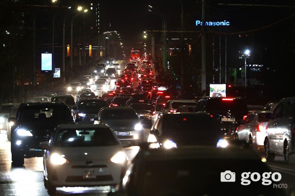Стандартаас давсан хэт хурц гэрэлтүүлэгтэй машиныг хөдөлгөөнд оролцуулахгүй
