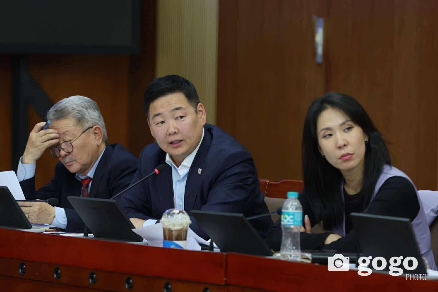 Үл хөдлөх хөрөнгө шилжүүлэхэд төлдөг 2 хувийн татварыг хүчингүй болгохыг байнгын хорооны гишүүд дэмжив