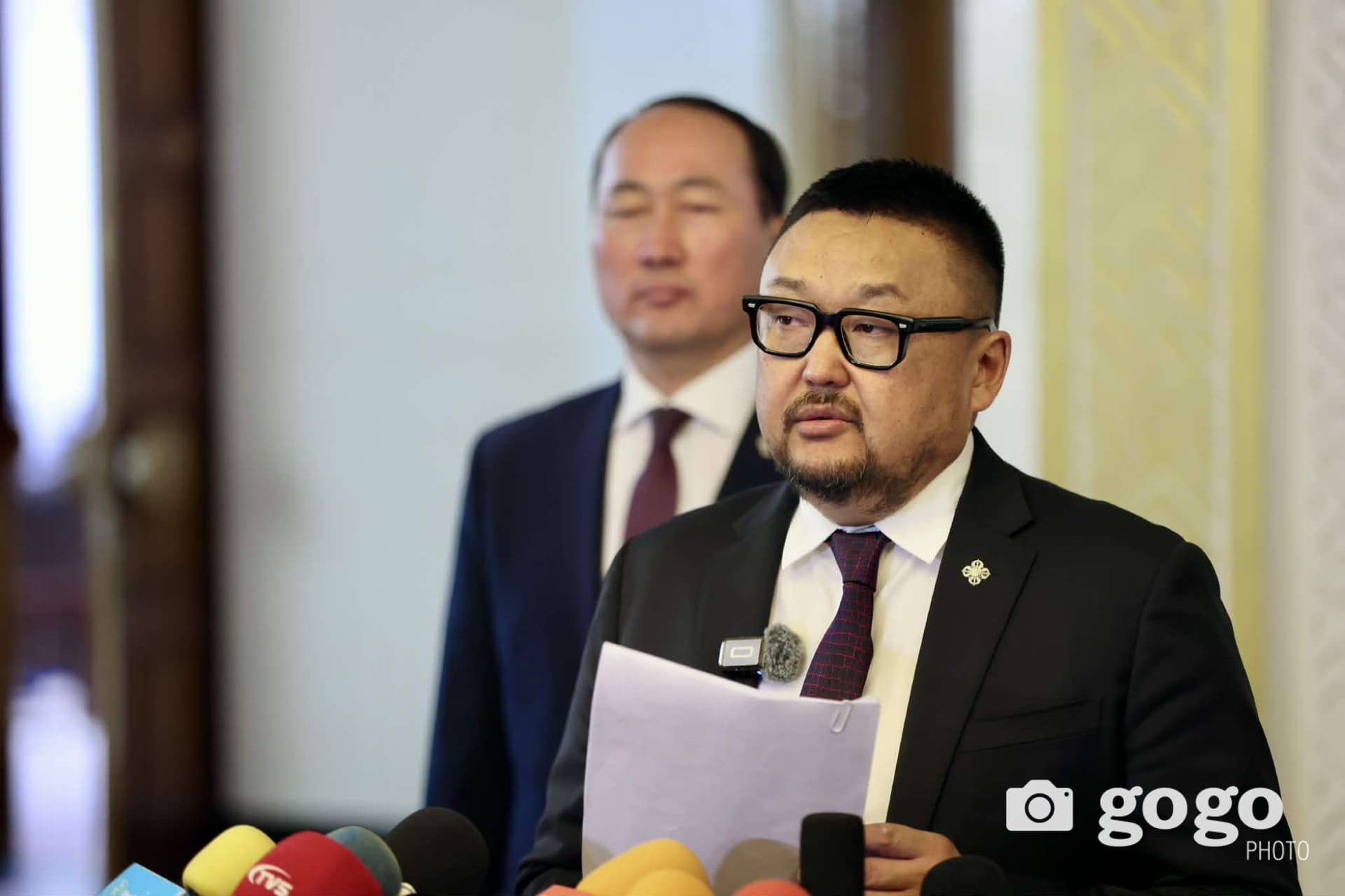 "УИХ-ын дарга Д.Амарбаясгаланг огцруулах саналд 67 гишүүн гарын үсэг зурлаа"