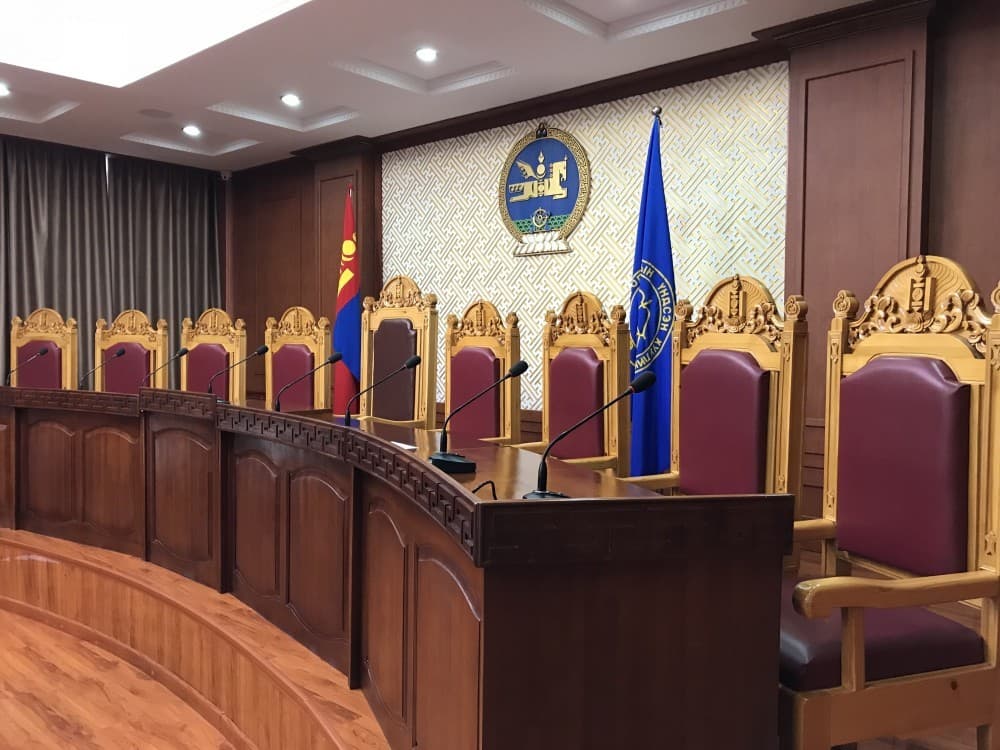 Үндсэн хуулийн цэцийн дунд суудлын хуралдааныг хойшлууллаа