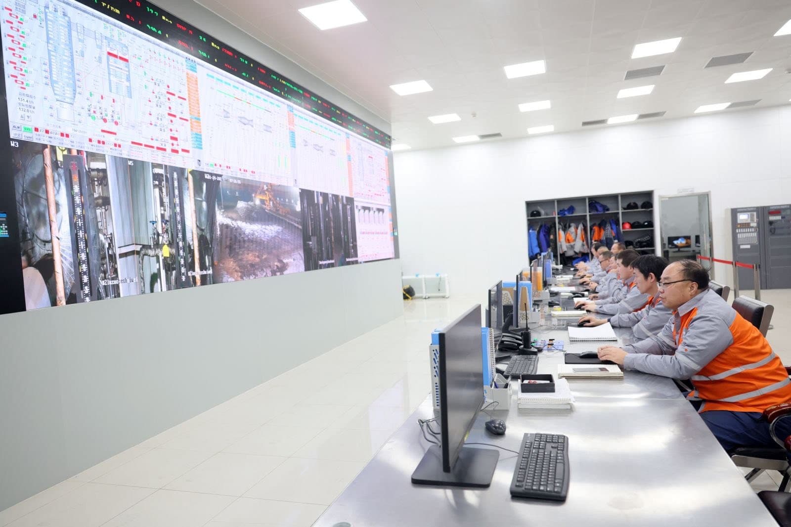Бөөрөлжүүт орчимд -48 градуст хүрч хүйтэрснээс нүүрс хөлдөж, станцын нүүрс дамжлагын бункер бөглөрчээ