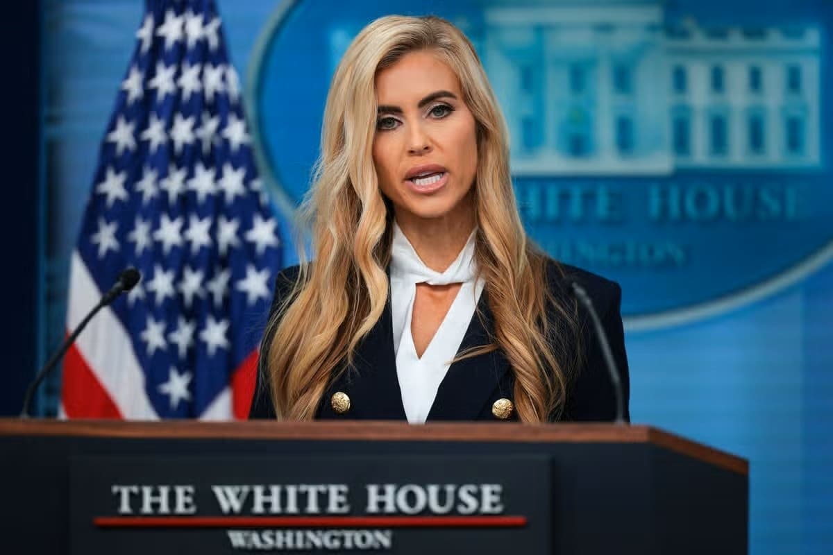 Трамп шинэ хэвлэлийн төлөөлөгчөө тав хоногийн дараа халжээ