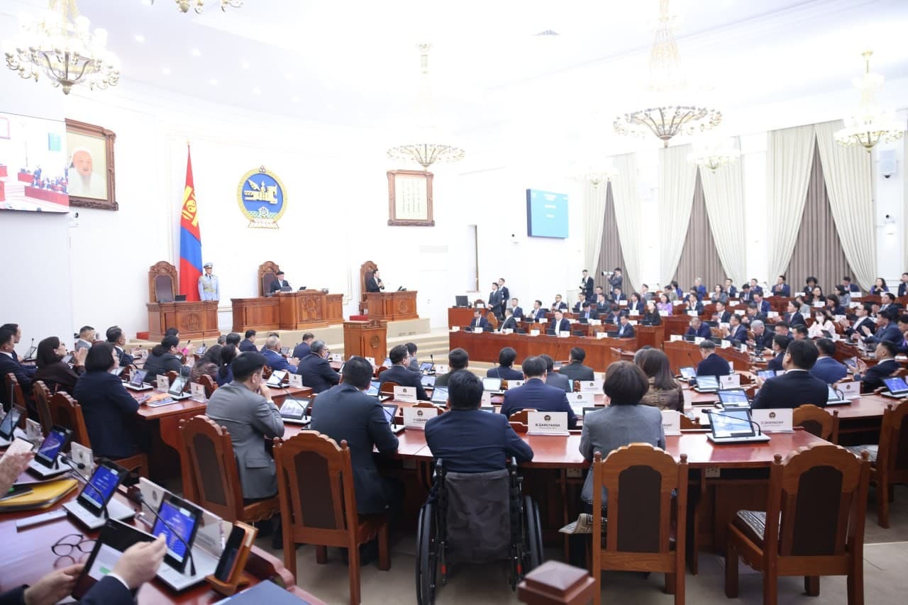 2027 оны төсвийн тухай хуулийн төслүүдийг хэлэлцэж байна