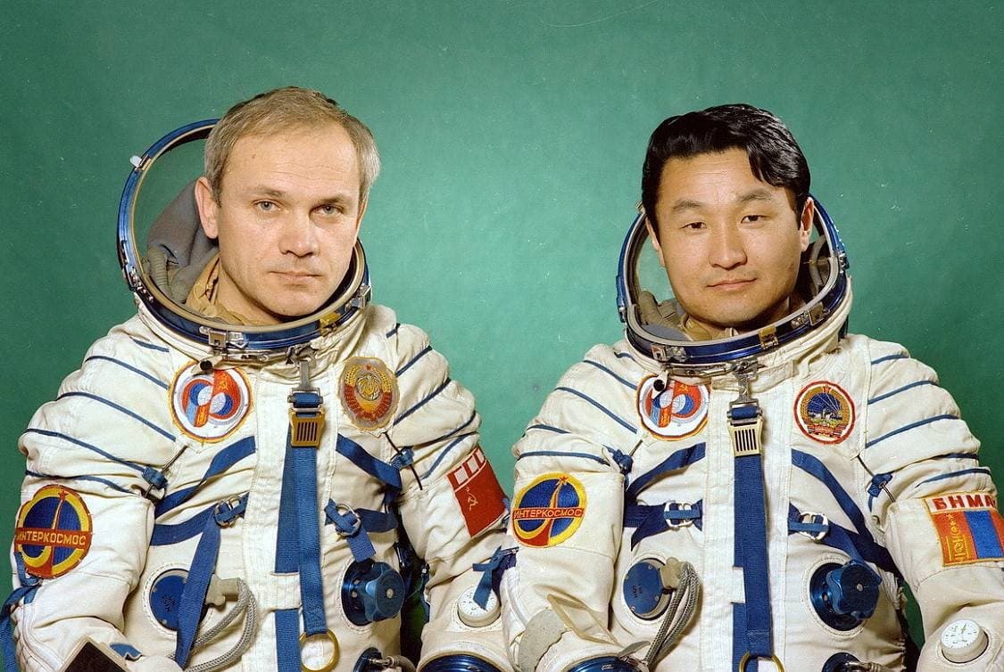 Монгол хүн сансарт ниссэний 44 жилийн ой өнөөдөр тохиож байна