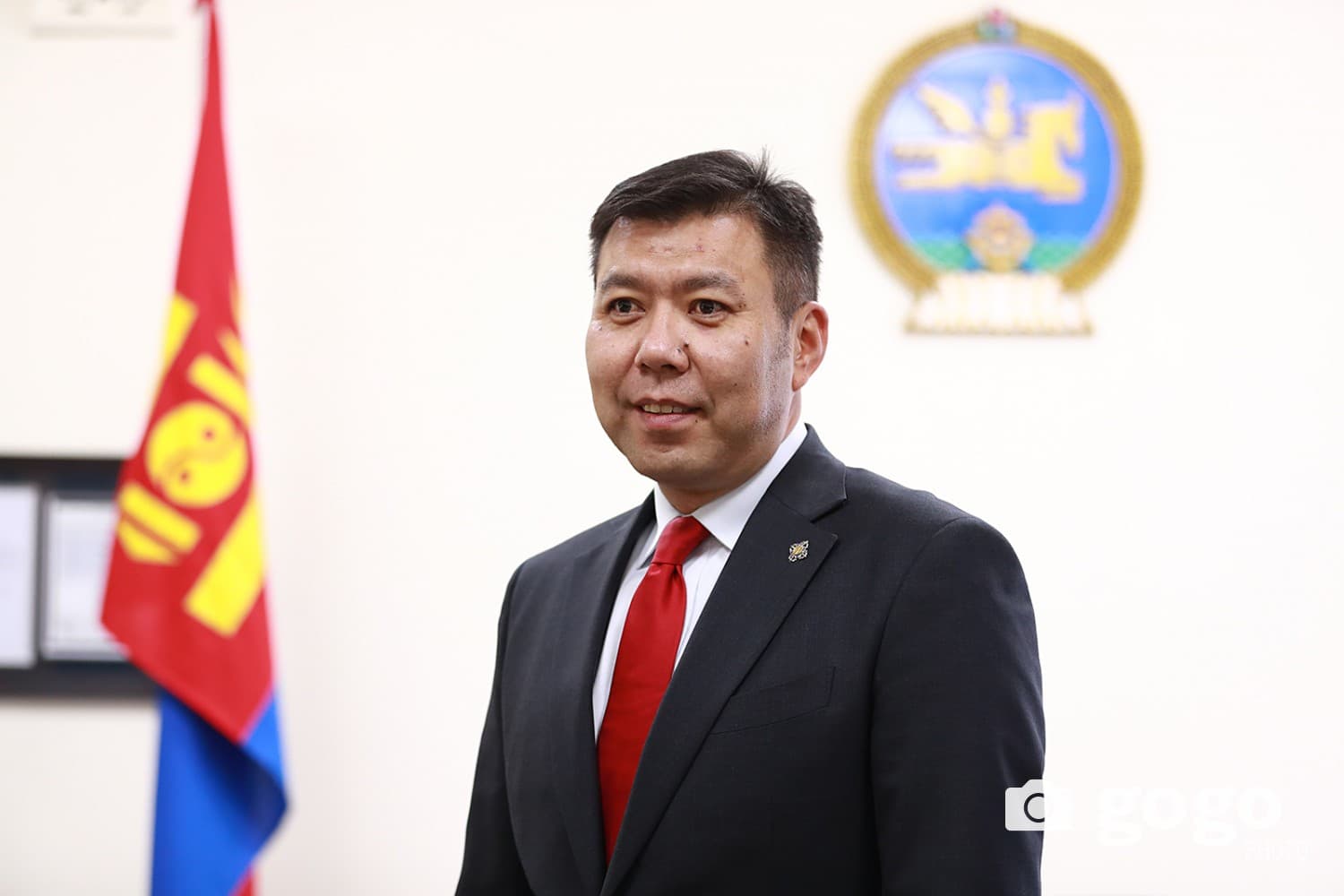 "МАН-аас намайг хөөснийг хэвлэлээс олж мэдлээ, би нүүрсчдийг эх орноос нь хөөнө"