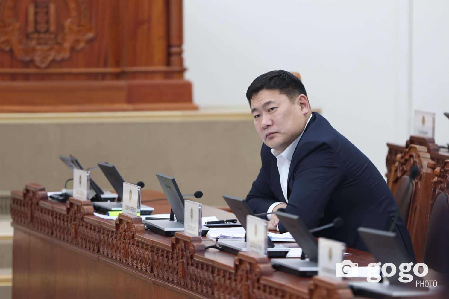 "Бараг 20 жил гацсан төслөө буцаагаад зогсооё гэж байгаа бол тэгье л дээ"