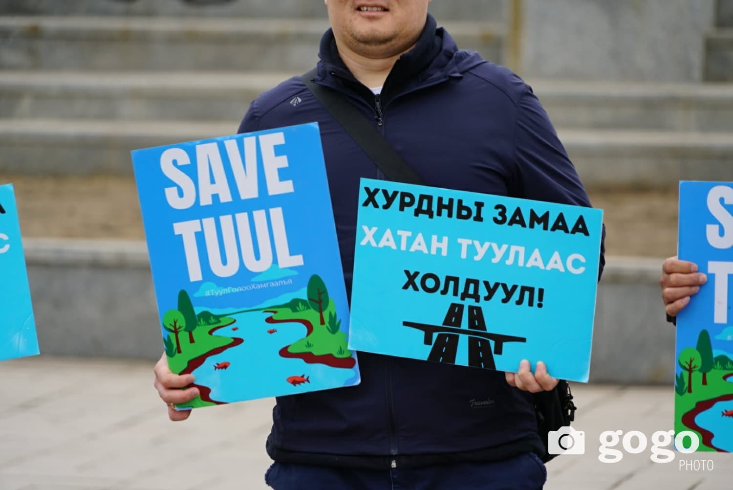 Туулын хурдны замыг зогсоосон ч  дөч орчим машинтайгаар цемент цутгаж, гагнуур хийж байжээ